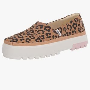 Toms Tan Leopard Print Slip-On Shoes SZ:8.5